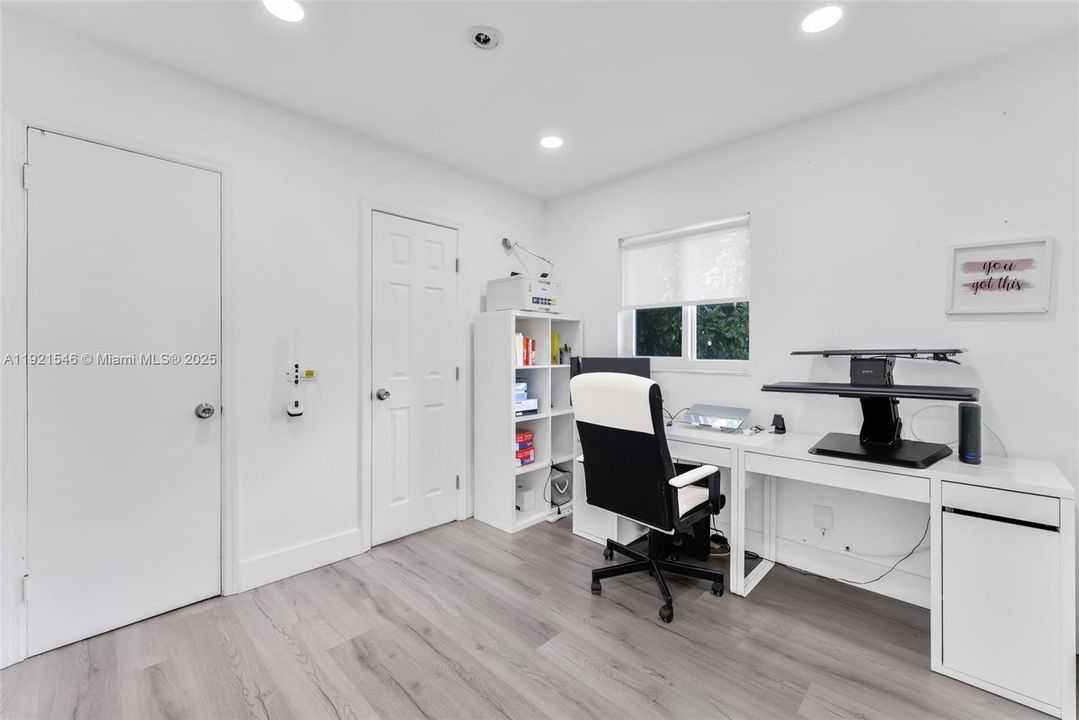 For Sale: $825,000 (3 beds, 3 baths, 1614 Square Feet)