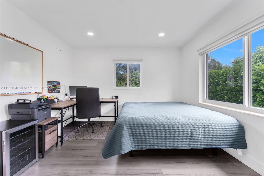 For Sale: $825,000 (3 beds, 3 baths, 1614 Square Feet)