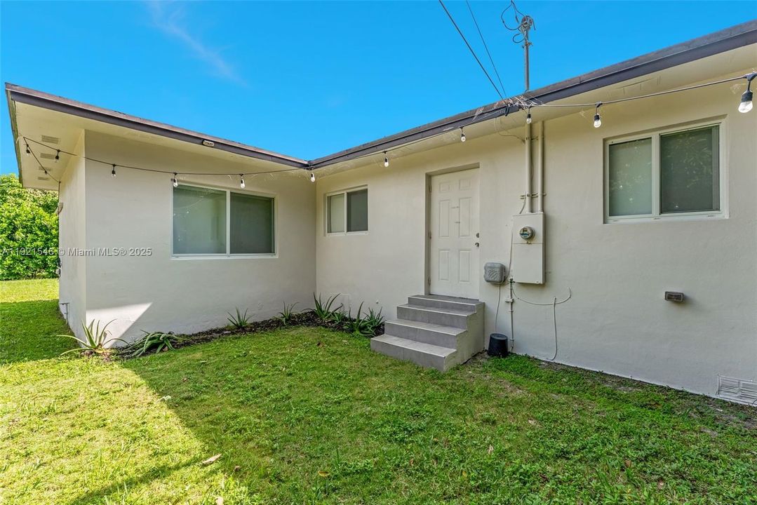 For Sale: $825,000 (3 beds, 3 baths, 1614 Square Feet)