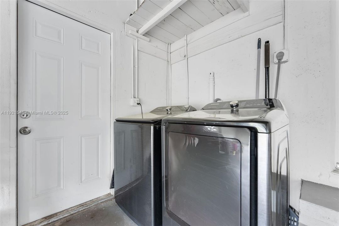 For Sale: $825,000 (3 beds, 3 baths, 1614 Square Feet)