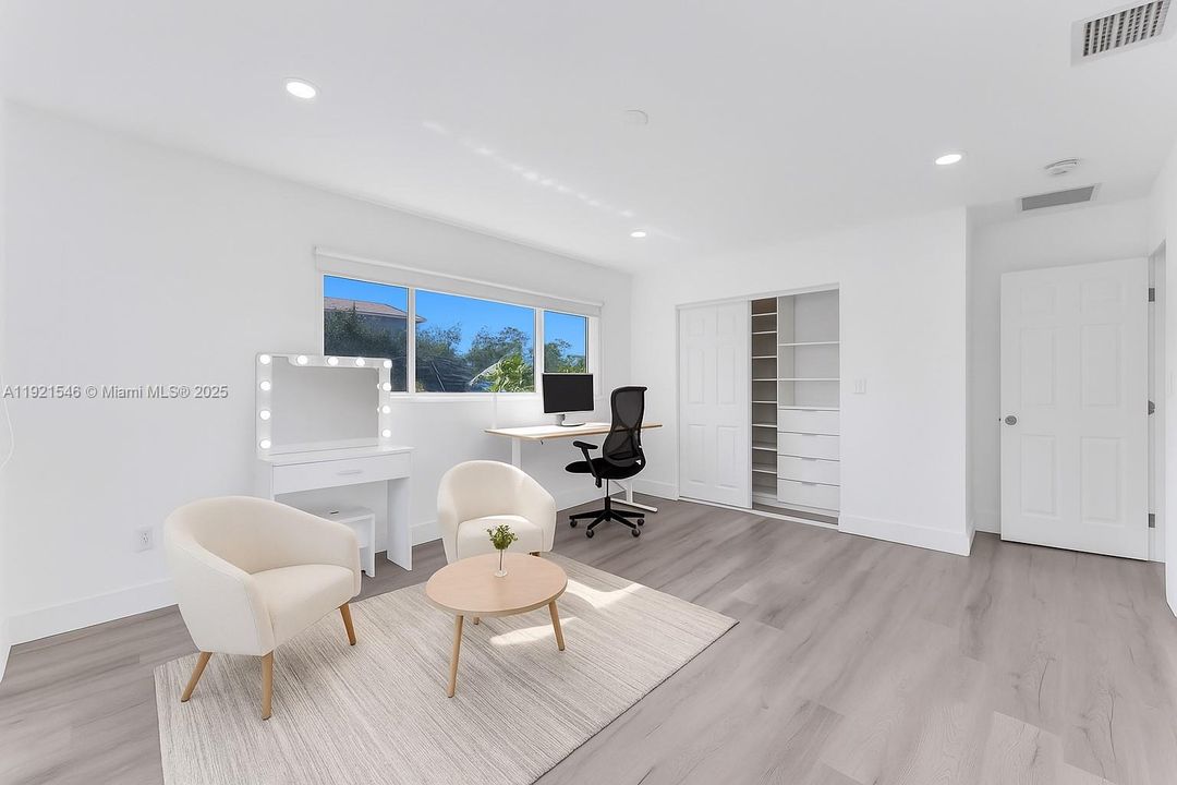 For Sale: $825,000 (3 beds, 3 baths, 1614 Square Feet)