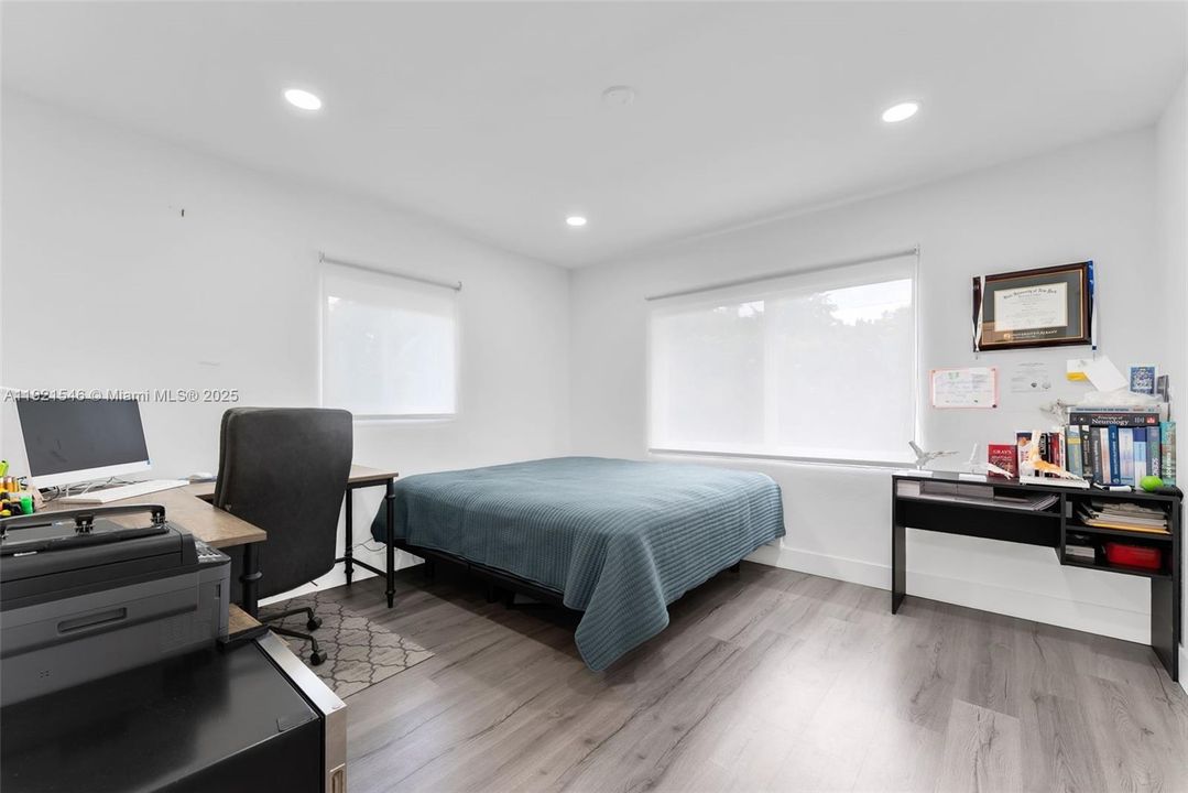 For Sale: $825,000 (3 beds, 3 baths, 1614 Square Feet)