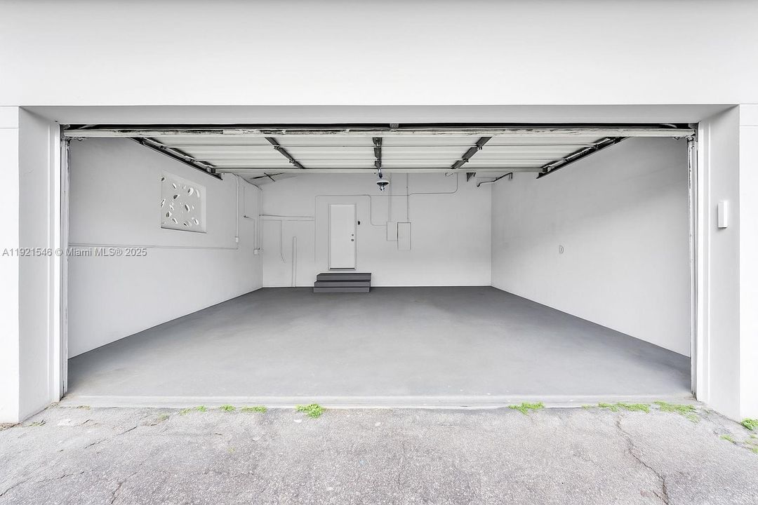 For Sale: $825,000 (3 beds, 3 baths, 1614 Square Feet)