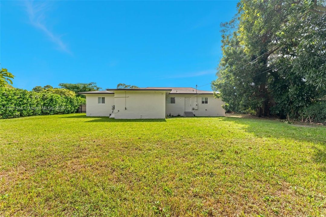 For Sale: $825,000 (3 beds, 3 baths, 1614 Square Feet)