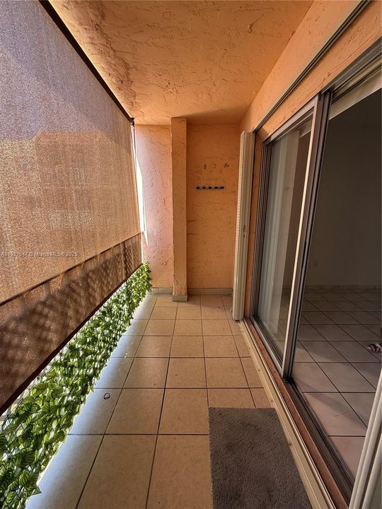 Active With Contract: $185,000 (1 beds, 1 baths, 700 Square Feet)