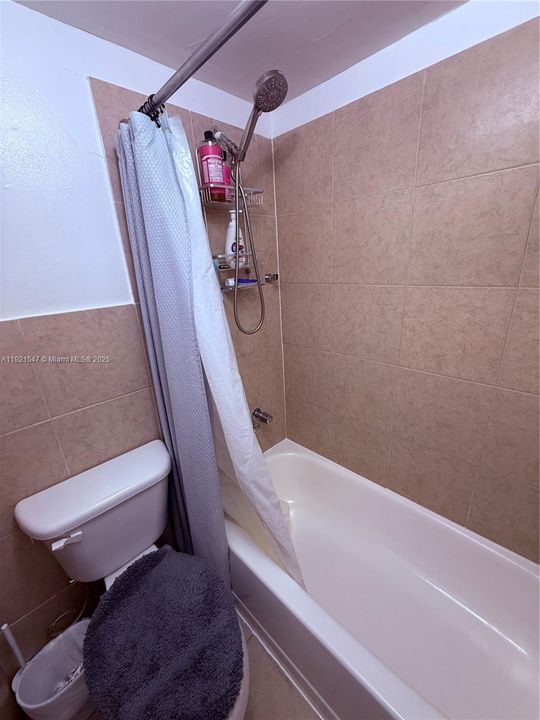 Active With Contract: $185,000 (1 beds, 1 baths, 700 Square Feet)