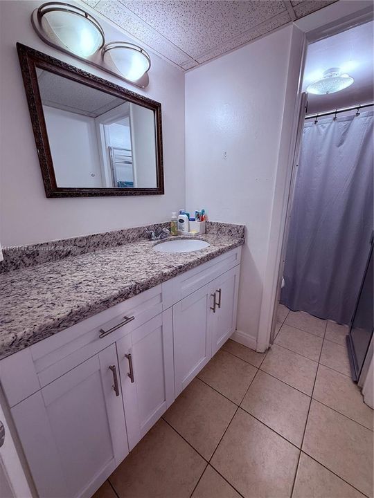 Active With Contract: $185,000 (1 beds, 1 baths, 700 Square Feet)