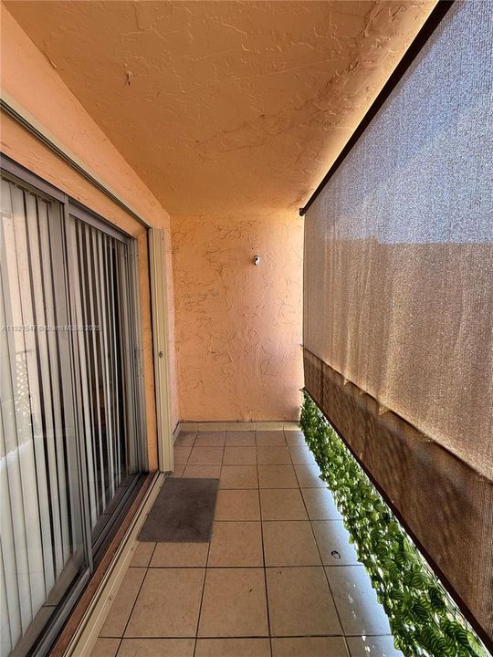 Active With Contract: $185,000 (1 beds, 1 baths, 700 Square Feet)