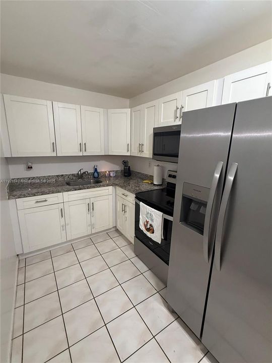 Active With Contract: $185,000 (1 beds, 1 baths, 700 Square Feet)