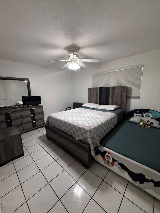 Active With Contract: $185,000 (1 beds, 1 baths, 700 Square Feet)