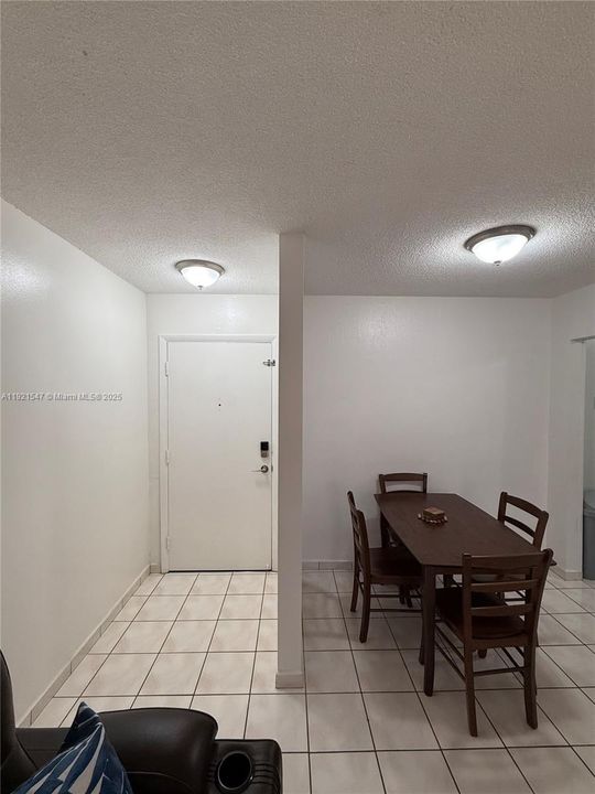 Active With Contract: $185,000 (1 beds, 1 baths, 700 Square Feet)