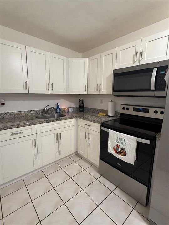Active With Contract: $185,000 (1 beds, 1 baths, 700 Square Feet)