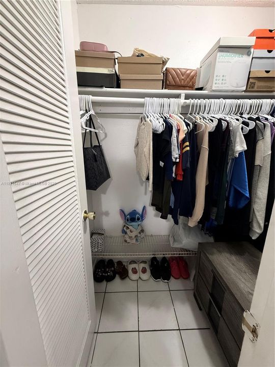 Active With Contract: $185,000 (1 beds, 1 baths, 700 Square Feet)