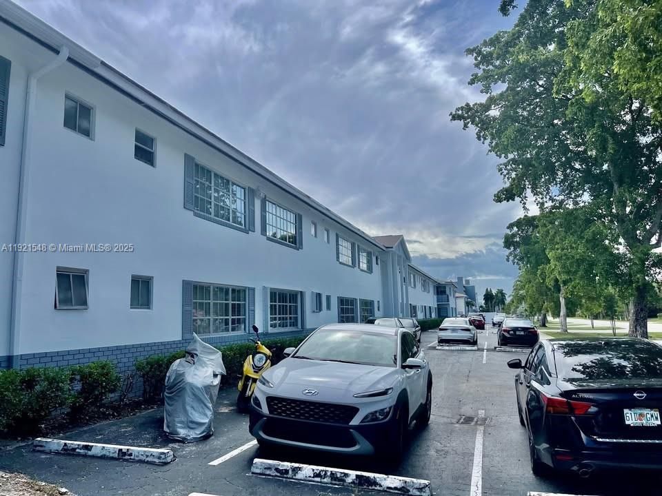 待售: $187,000 (1 贝兹, 1 浴室, 680 平方英尺)