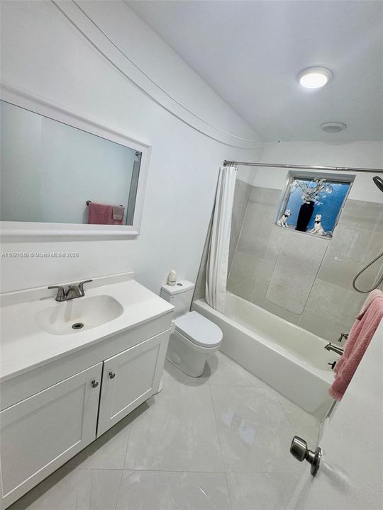 待售: $187,000 (1 贝兹, 1 浴室, 680 平方英尺)