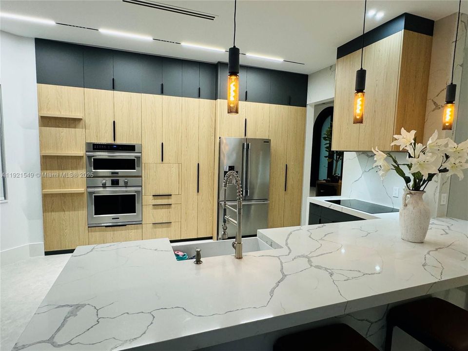 На продажу: $2,399,000 (4 спален, 3 ванн, 2654 Квадратных фут)