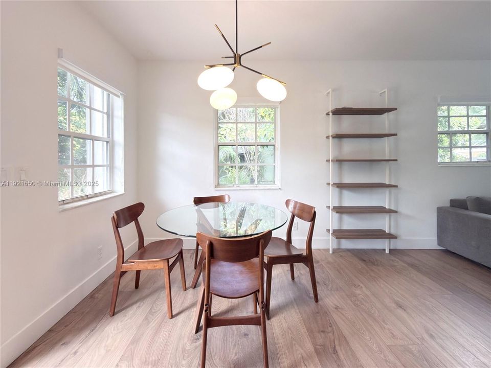 Activo con contrato: $3,200 (2 camas, 1 baños, 875 Pies cuadrados)