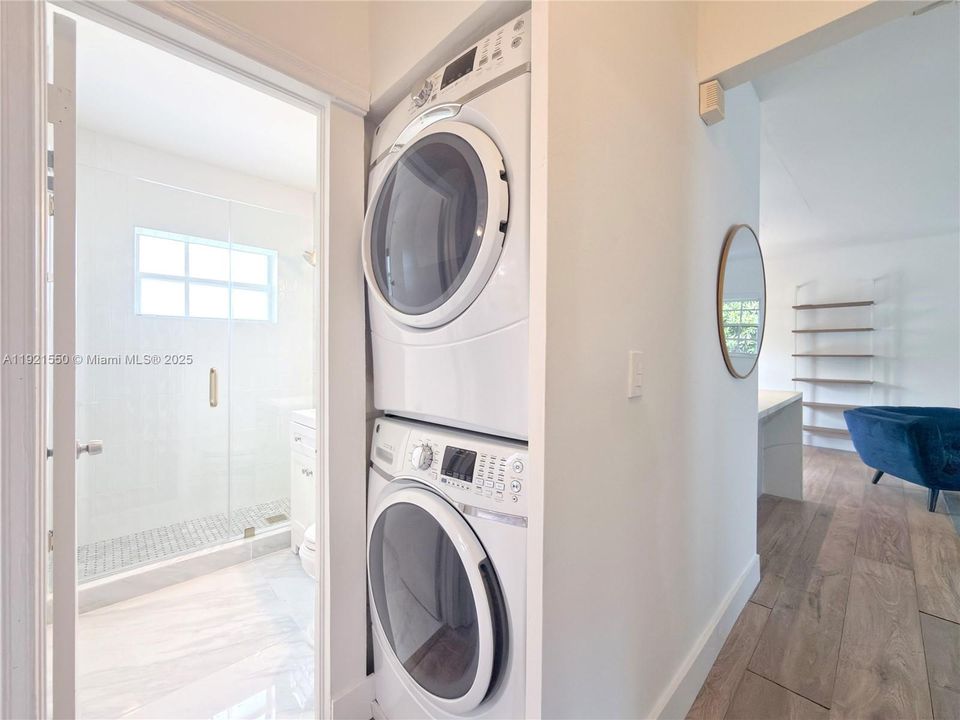 Activo con contrato: $3,200 (2 camas, 1 baños, 875 Pies cuadrados)