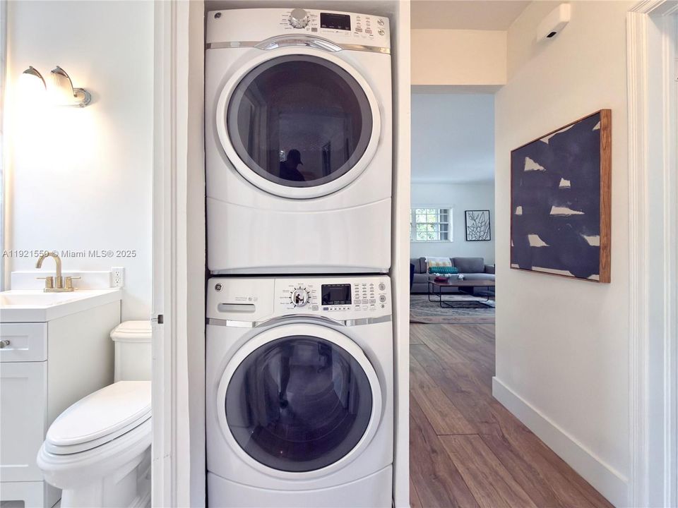 Activo con contrato: $3,200 (2 camas, 1 baños, 875 Pies cuadrados)