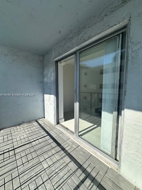 Recently Rented: $2,400 (1 beds, 1 baths, 581 Square Feet)