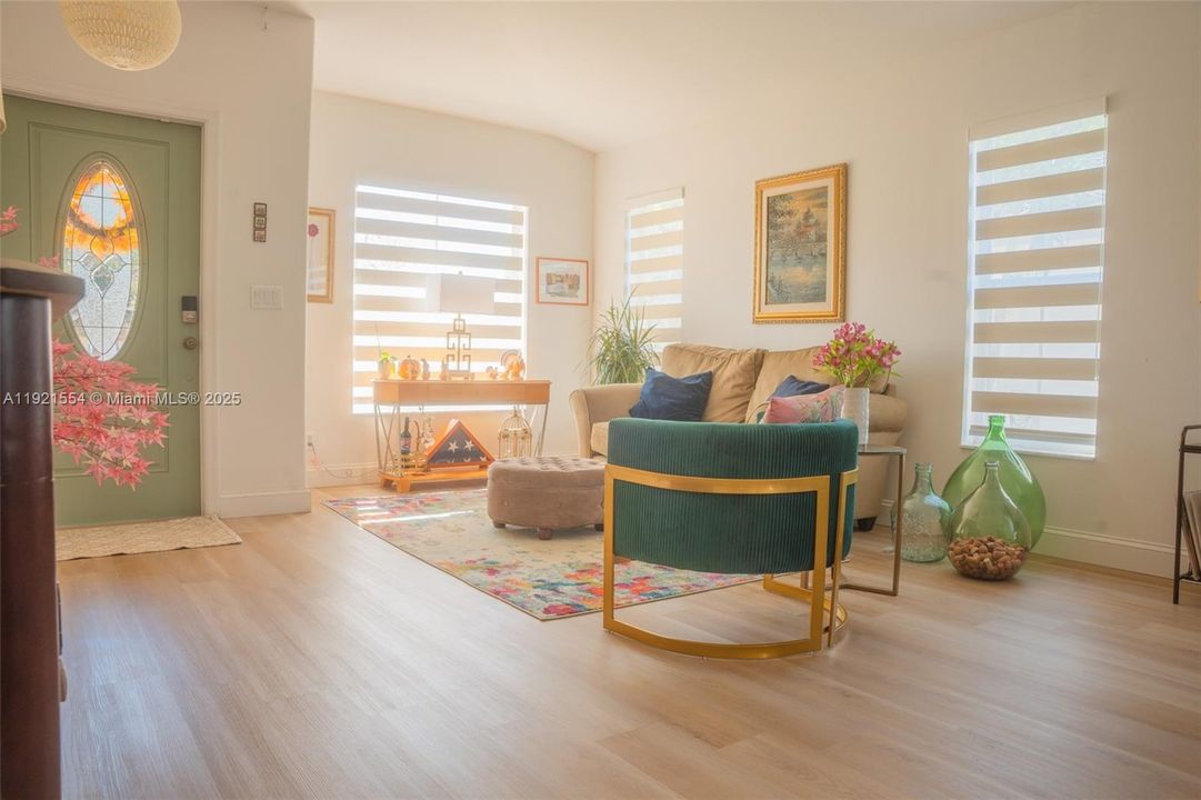 出租: $4,150 (3 贝兹, 2 浴室, 1859 平方英尺)