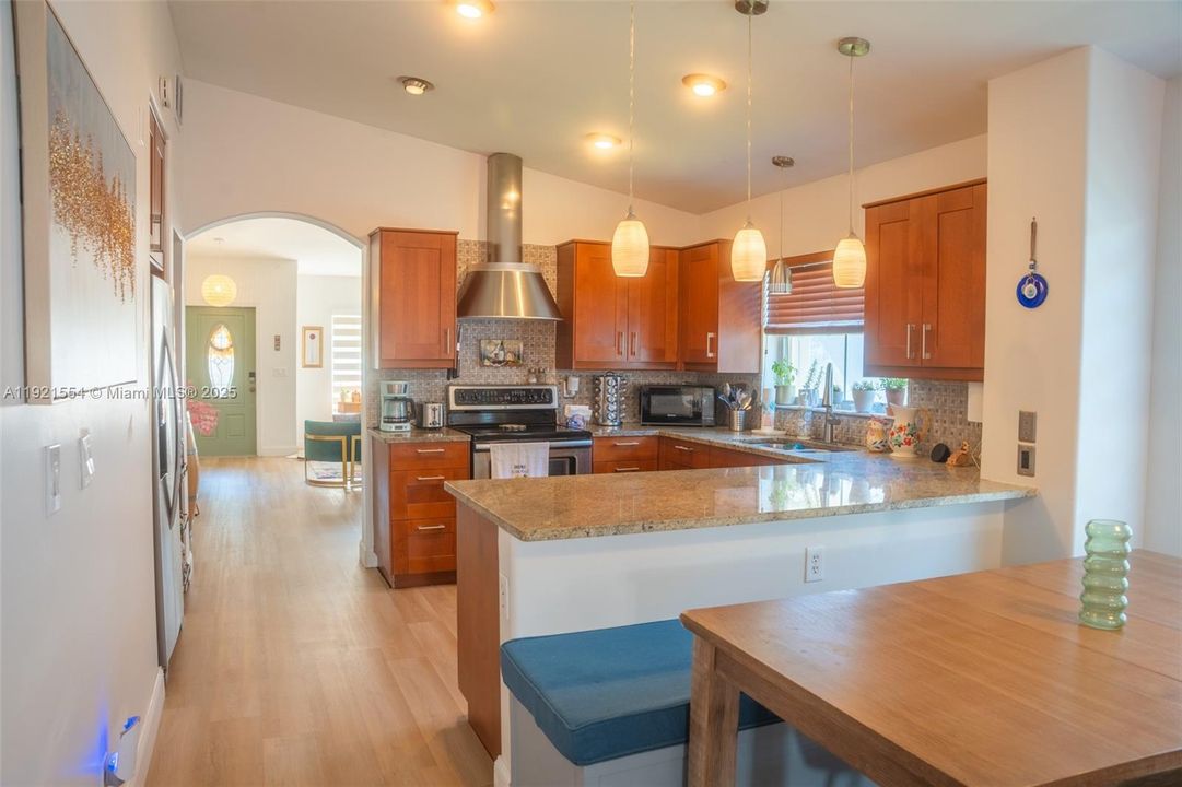 出租: $4,150 (3 贝兹, 2 浴室, 1859 平方英尺)