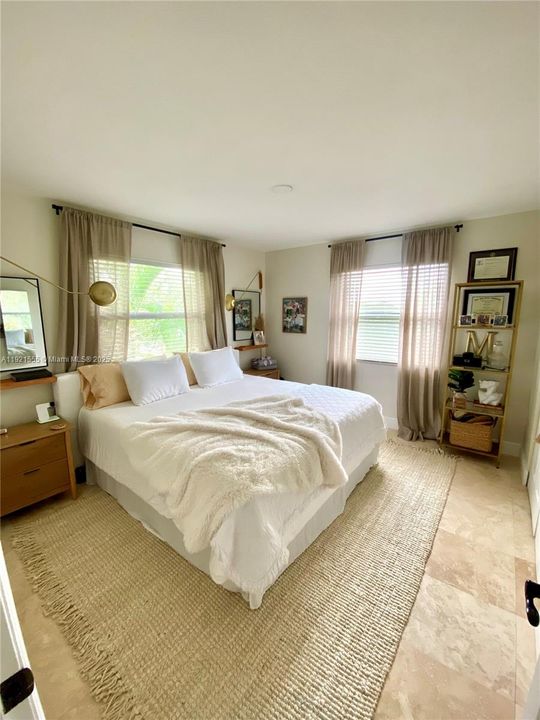 На продажу: $385,000 (2 спален, 1 ванн, 1012 Квадратных фут)