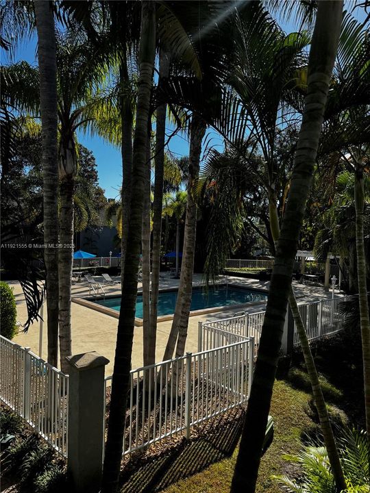 На продажу: $385,000 (2 спален, 1 ванн, 1012 Квадратных фут)