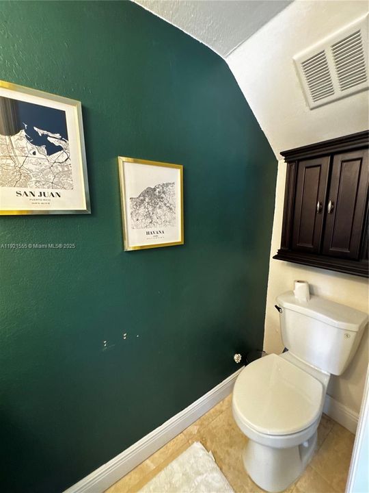 На продажу: $385,000 (2 спален, 1 ванн, 1012 Квадратных фут)