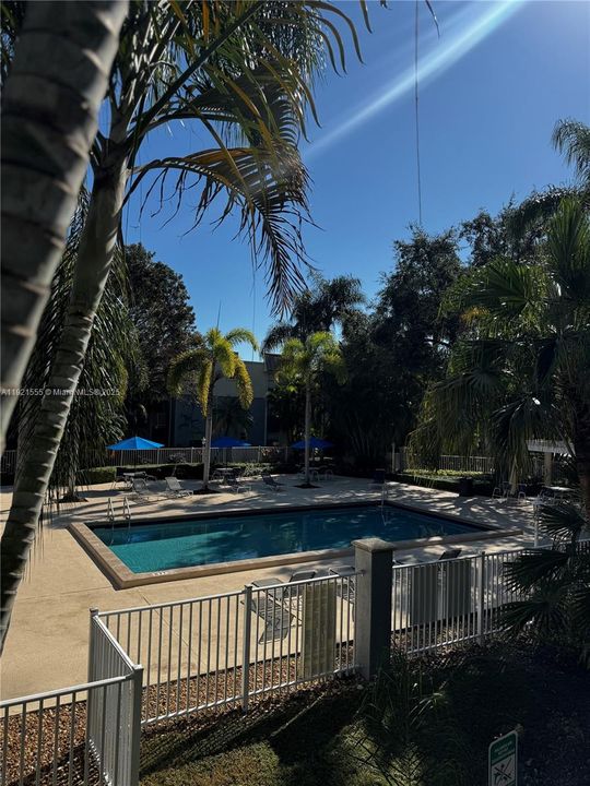 На продажу: $385,000 (2 спален, 1 ванн, 1012 Квадратных фут)