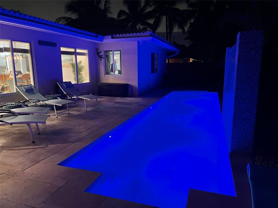 For Sale: $1,450,000 (3 beds, 2 baths, 1889 Square Feet)