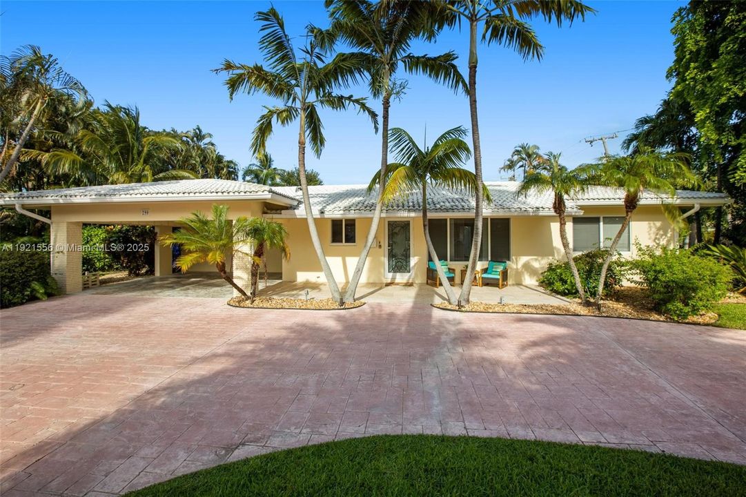 For Sale: $1,450,000 (3 beds, 2 baths, 1889 Square Feet)