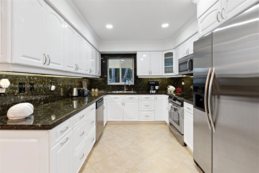 For Sale: $1,450,000 (3 beds, 2 baths, 1889 Square Feet)