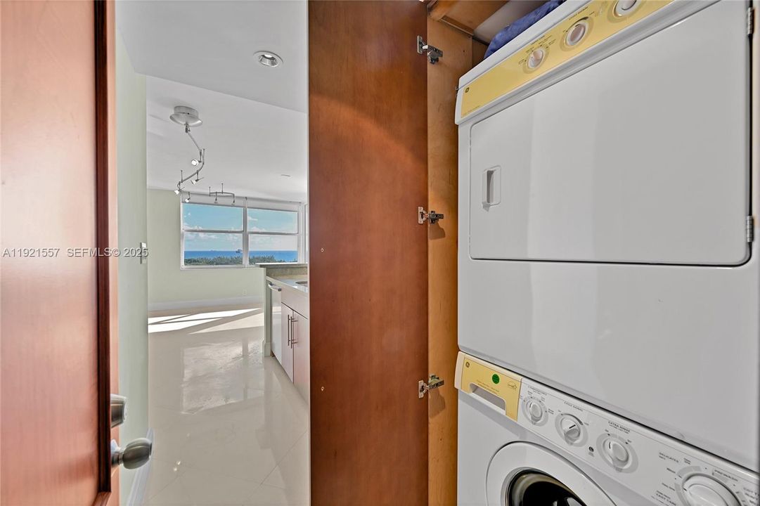 待售: $899,000 (2 贝兹, 2 浴室, 1620 平方英尺)