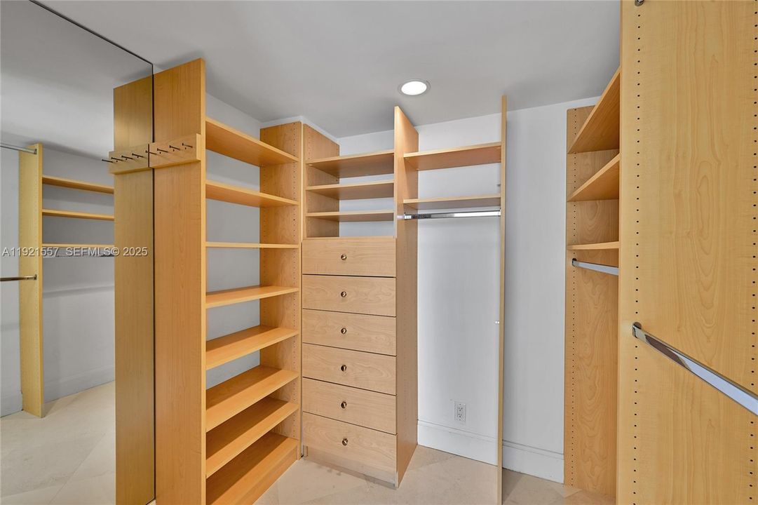 待售: $899,000 (2 贝兹, 2 浴室, 1620 平方英尺)