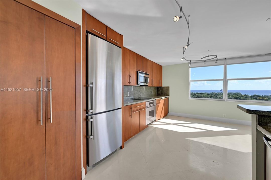 待售: $899,000 (2 贝兹, 2 浴室, 1620 平方英尺)