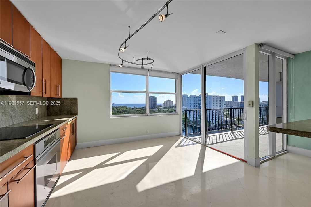 待售: $899,000 (2 贝兹, 2 浴室, 1620 平方英尺)