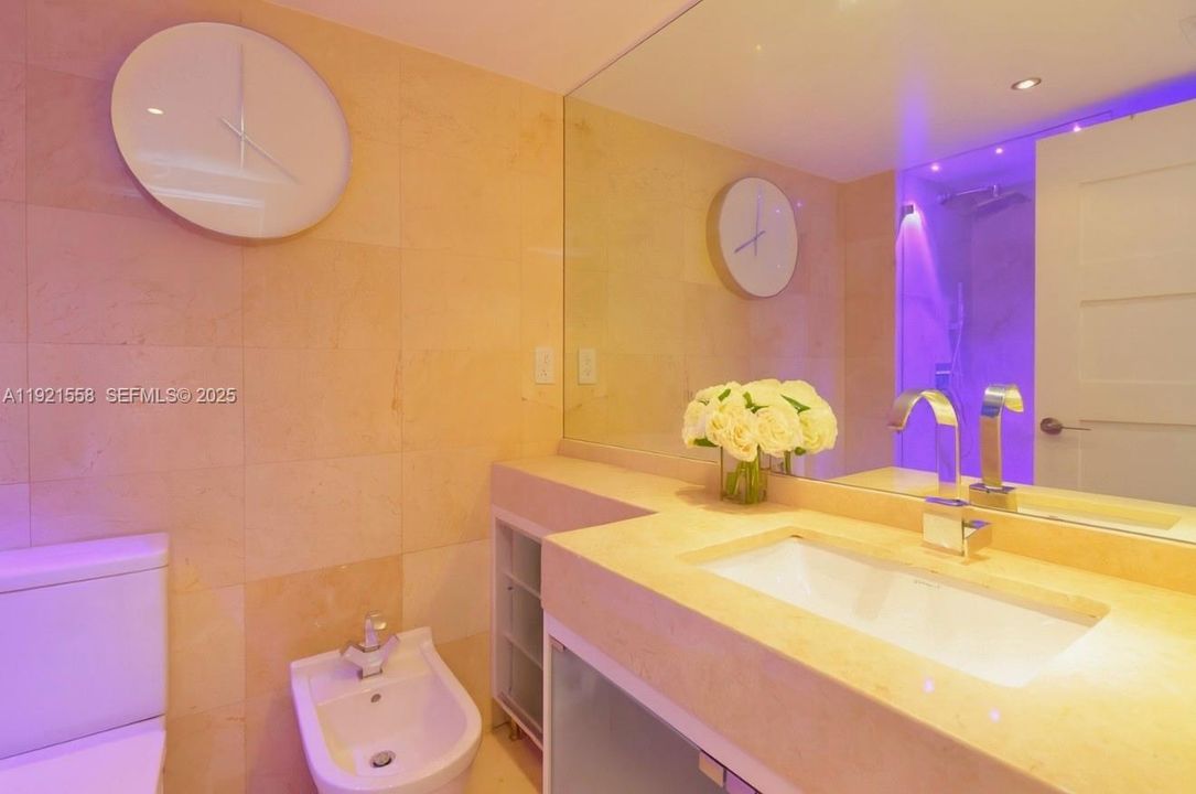 For Sale: $1,790,000 (2 beds, 2 baths, 1147 Square Feet)