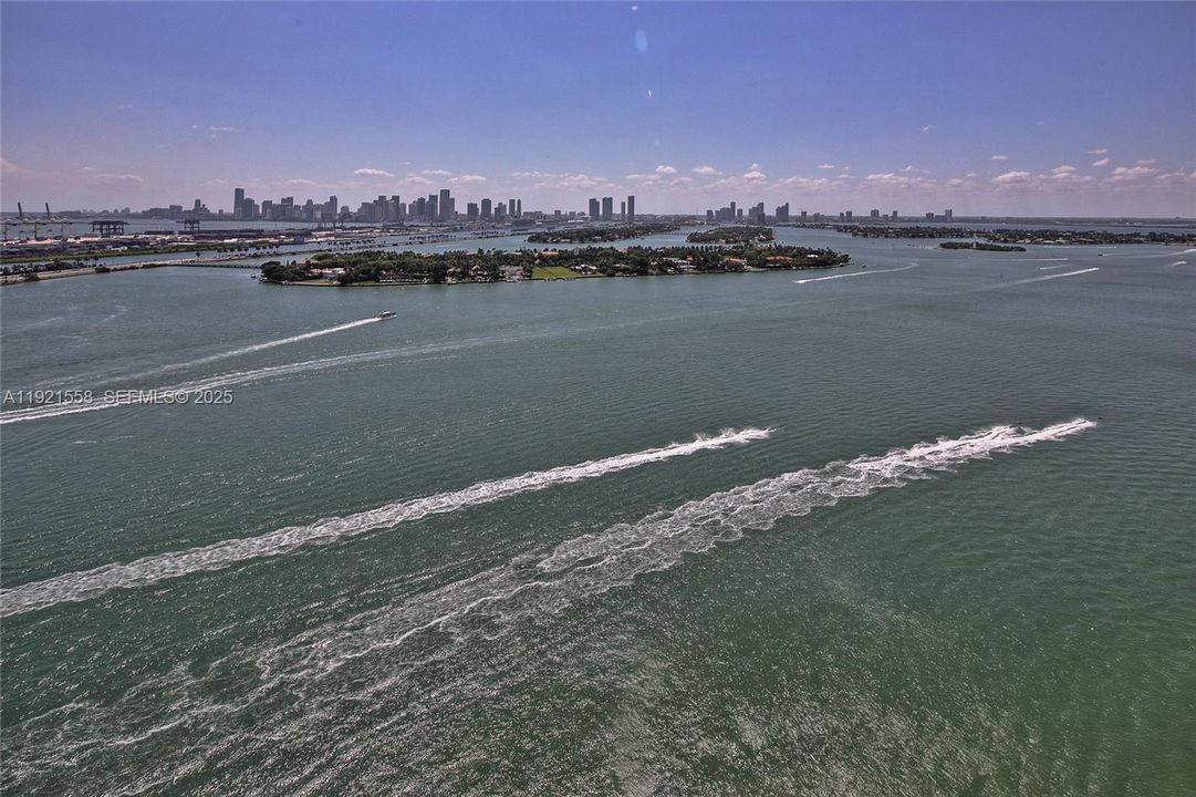 For Sale: $1,790,000 (2 beds, 2 baths, 1147 Square Feet)