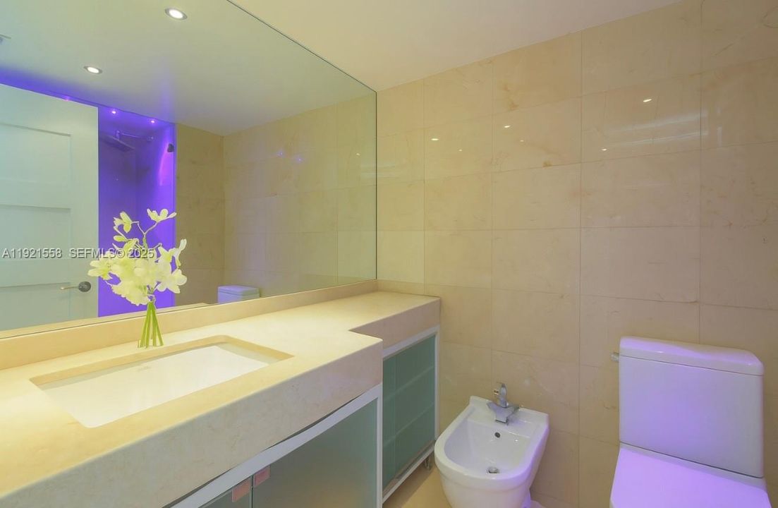 For Sale: $1,790,000 (2 beds, 2 baths, 1147 Square Feet)