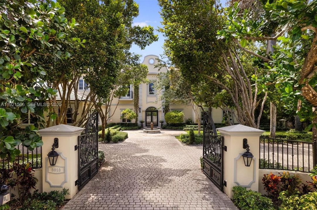 For Sale: $9,795,000 (7 beds, 8 baths, 6962 Square Feet)