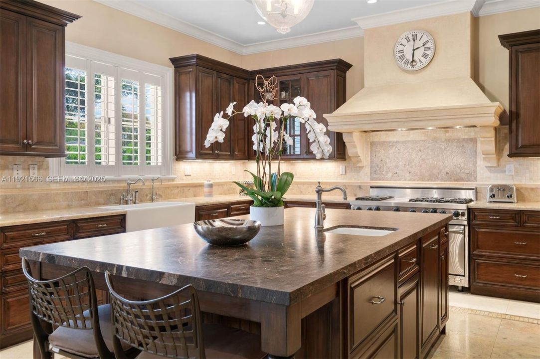 For Sale: $9,795,000 (7 beds, 8 baths, 6962 Square Feet)