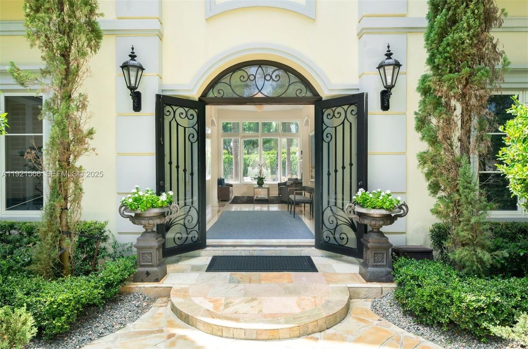 For Sale: $9,795,000 (7 beds, 8 baths, 6962 Square Feet)