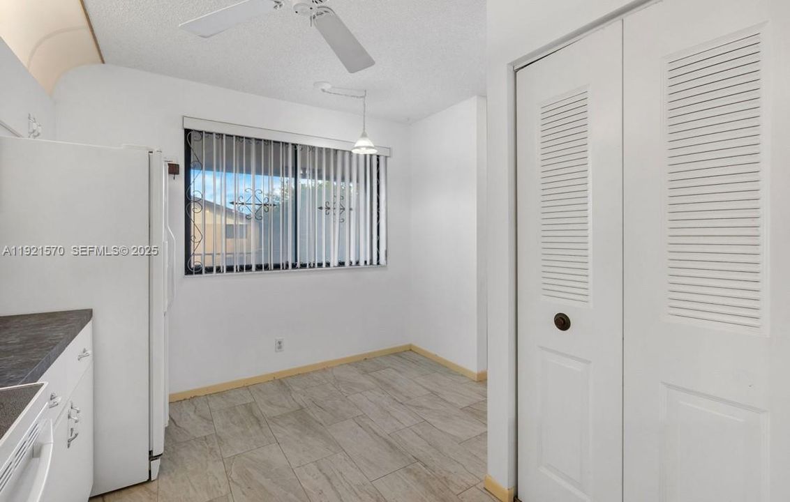 For Sale: $265,000 (2 beds, 2 baths, 1150 Square Feet)