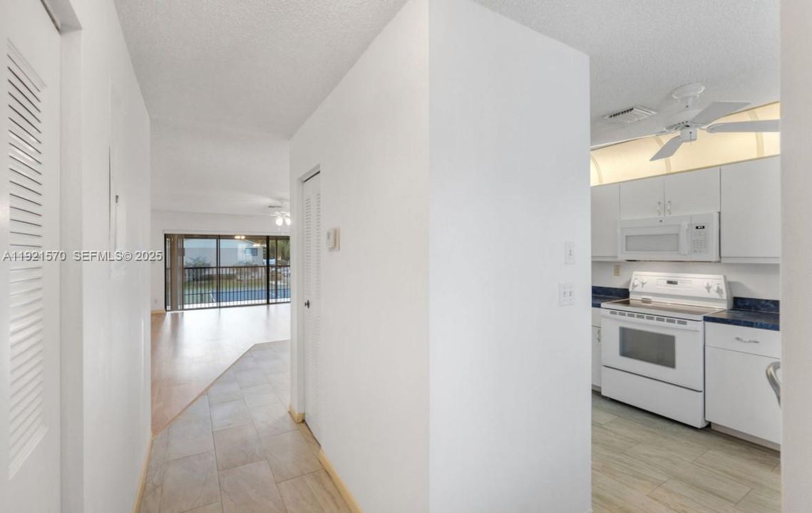 For Sale: $265,000 (2 beds, 2 baths, 1150 Square Feet)