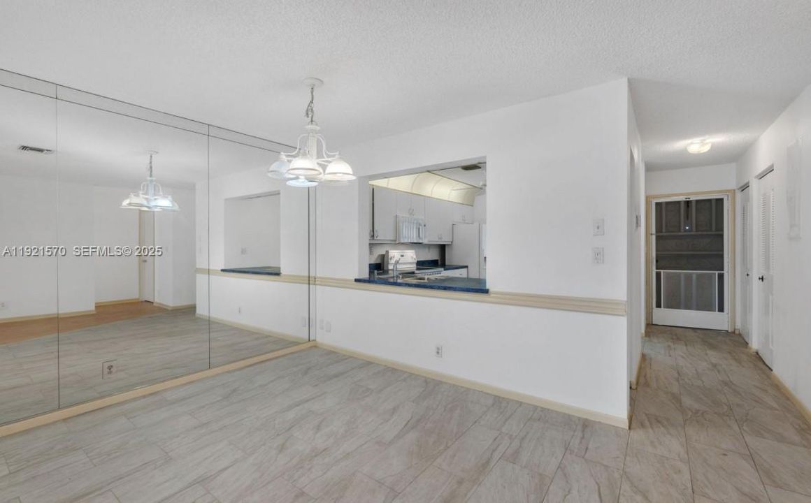 For Sale: $265,000 (2 beds, 2 baths, 1150 Square Feet)