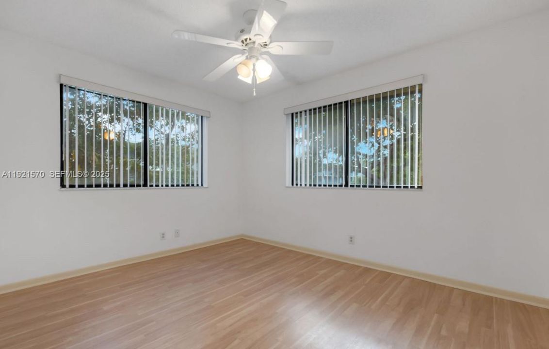 For Sale: $265,000 (2 beds, 2 baths, 1150 Square Feet)