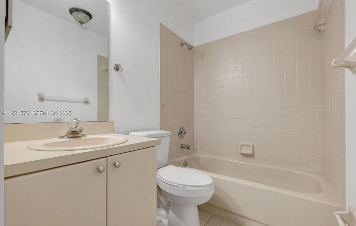 For Sale: $265,000 (2 beds, 2 baths, 1150 Square Feet)