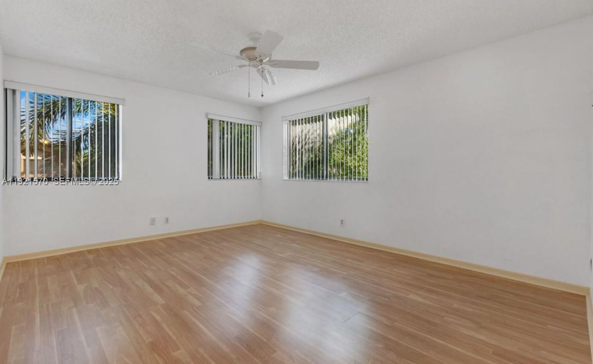 For Sale: $265,000 (2 beds, 2 baths, 1150 Square Feet)