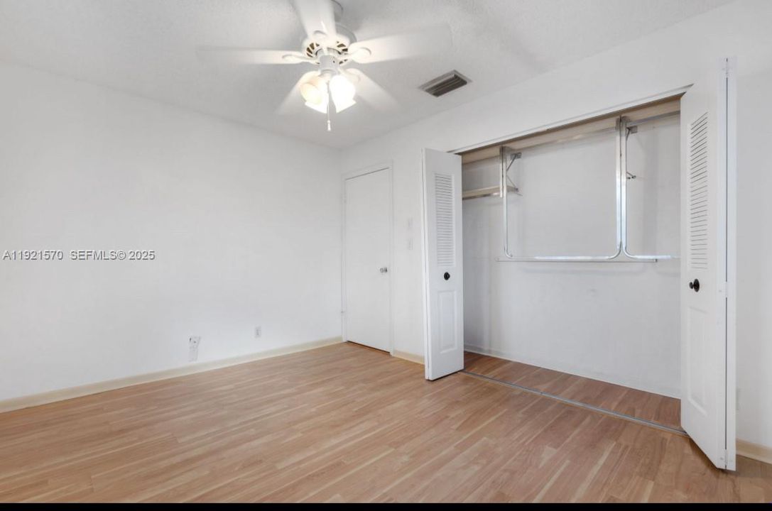 For Sale: $265,000 (2 beds, 2 baths, 1150 Square Feet)